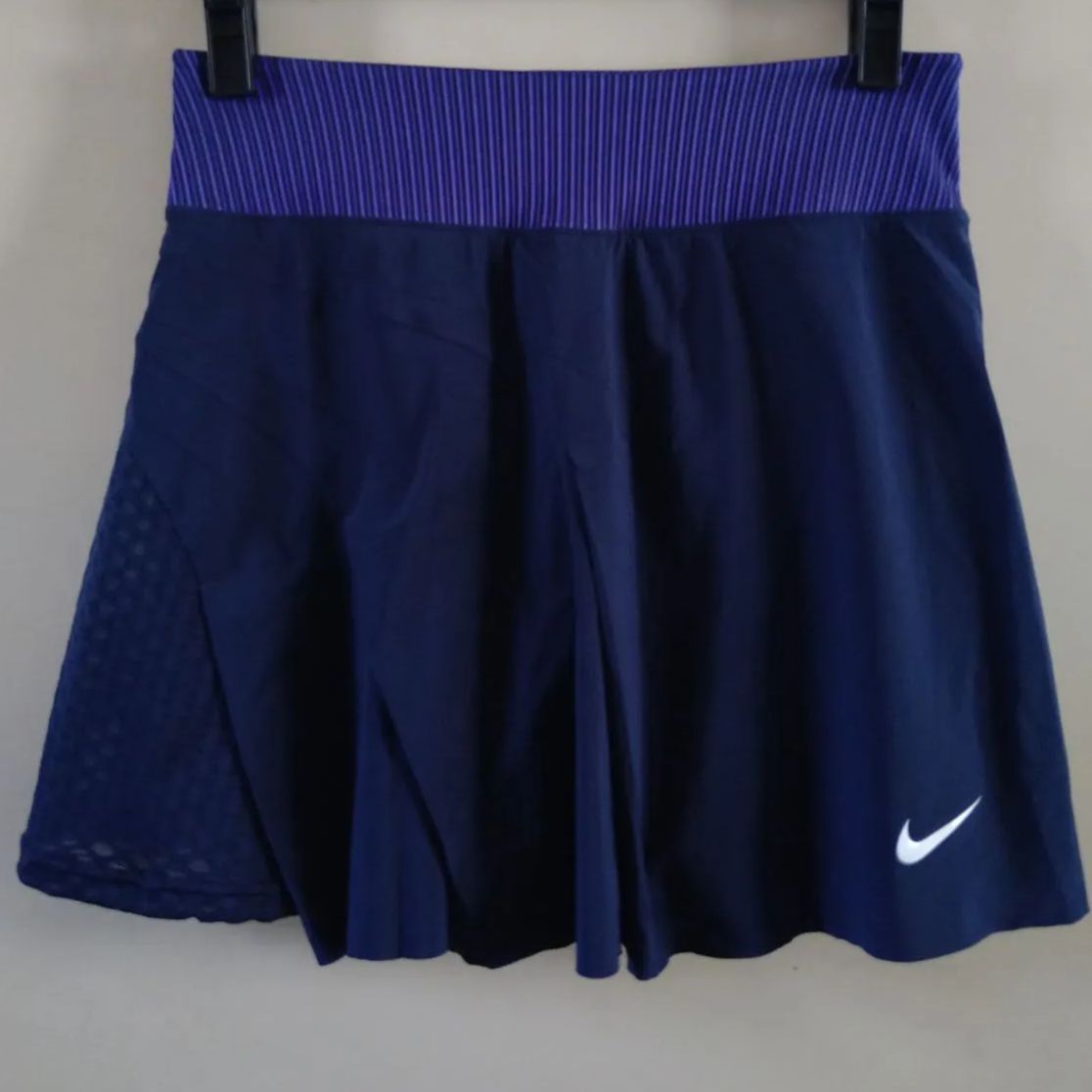 ナイキ テニスウェア 紺色スコート US-Sサイズ 新品