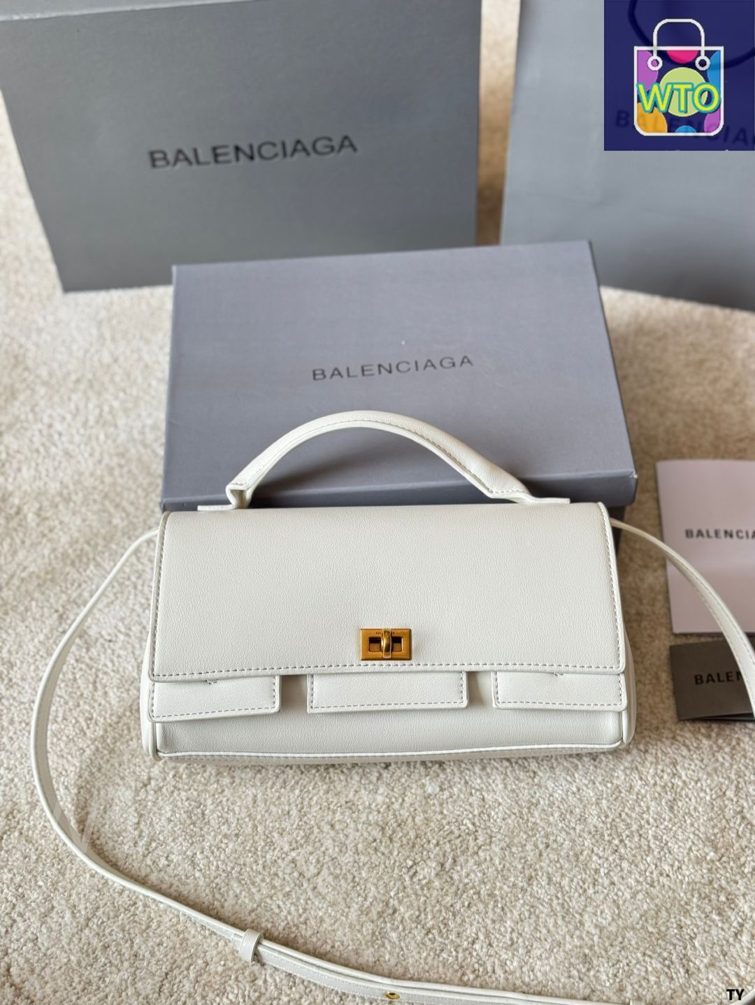 【BALENCIAGA】9AM コーヒーカップ クラッチバッグ☆SALE中 Balenciaga 9AM Coffee Cup Clutch Bag - Bergdorf Goodman