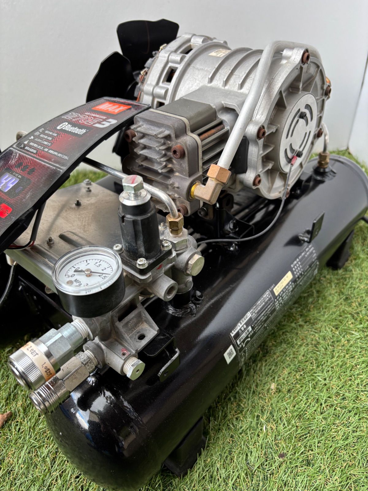 高圧エアコンプレッサーAK-HH1270E3 シャンパンゴールド