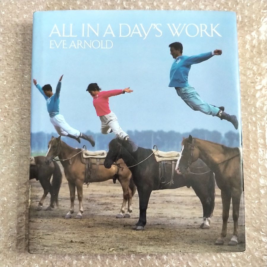 EVE ARNOLD写真集「ALL IN A DAY'S WOR」中古 - メルカリ