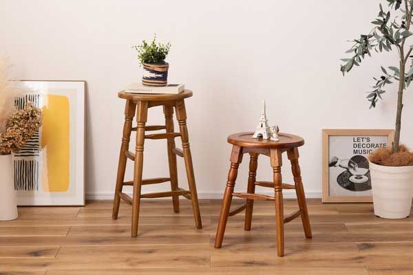 のオーバルスツール クラシカルデザイン