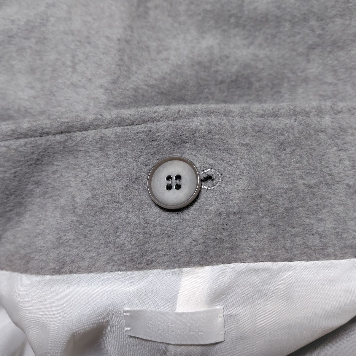 - ライトグレー