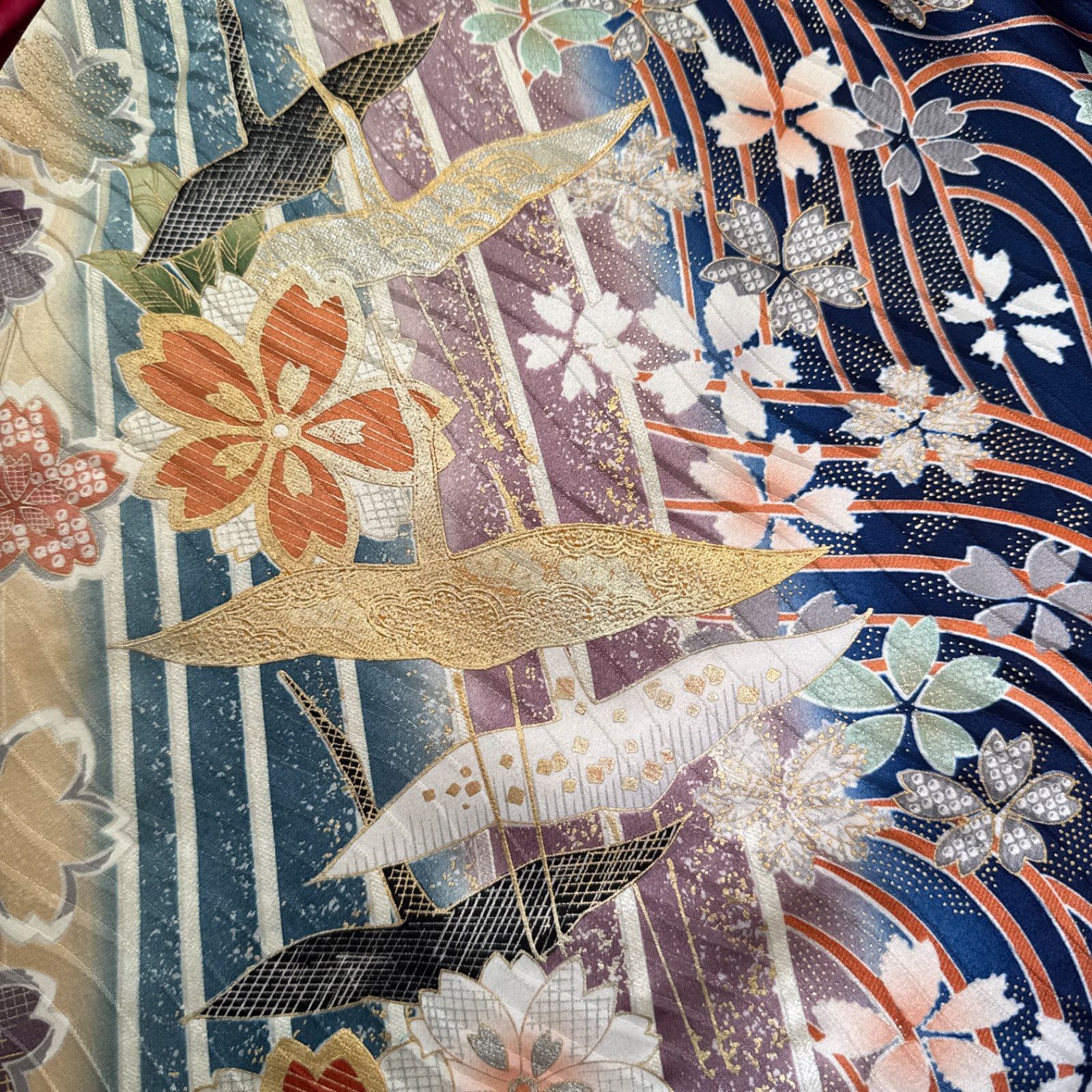 振袖フルセット(7点)・濃紺・古典柄・飛鶴・金駒刺繍・舞桜・正絹 振袖フルセット(7点)・濃紺・古典柄・飛鶴・金駒刺繍・舞桜