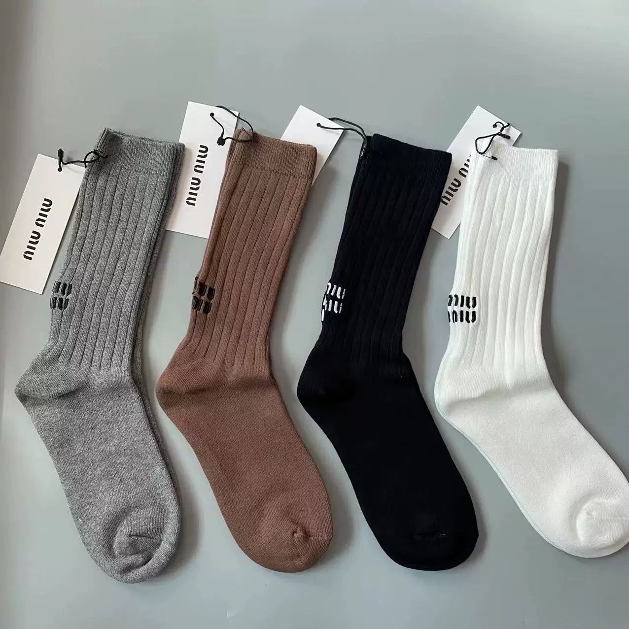 MIU MIUミュウミュ ソックス 靴下 単色｜Sports style｜スポーツスタイル｜中筒 white grey black brown 4点