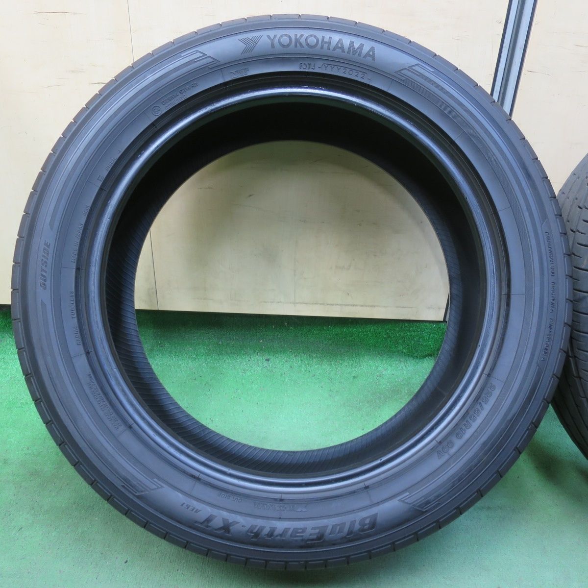 大決算セール バリ溝 22年 9分 225 55R19 ヨコハマ BluEarth-XT AE61 ブルーアース タイヤ 19インチ レクサス NX ハリアー RAV4 CX-5 等 5101402イノタ