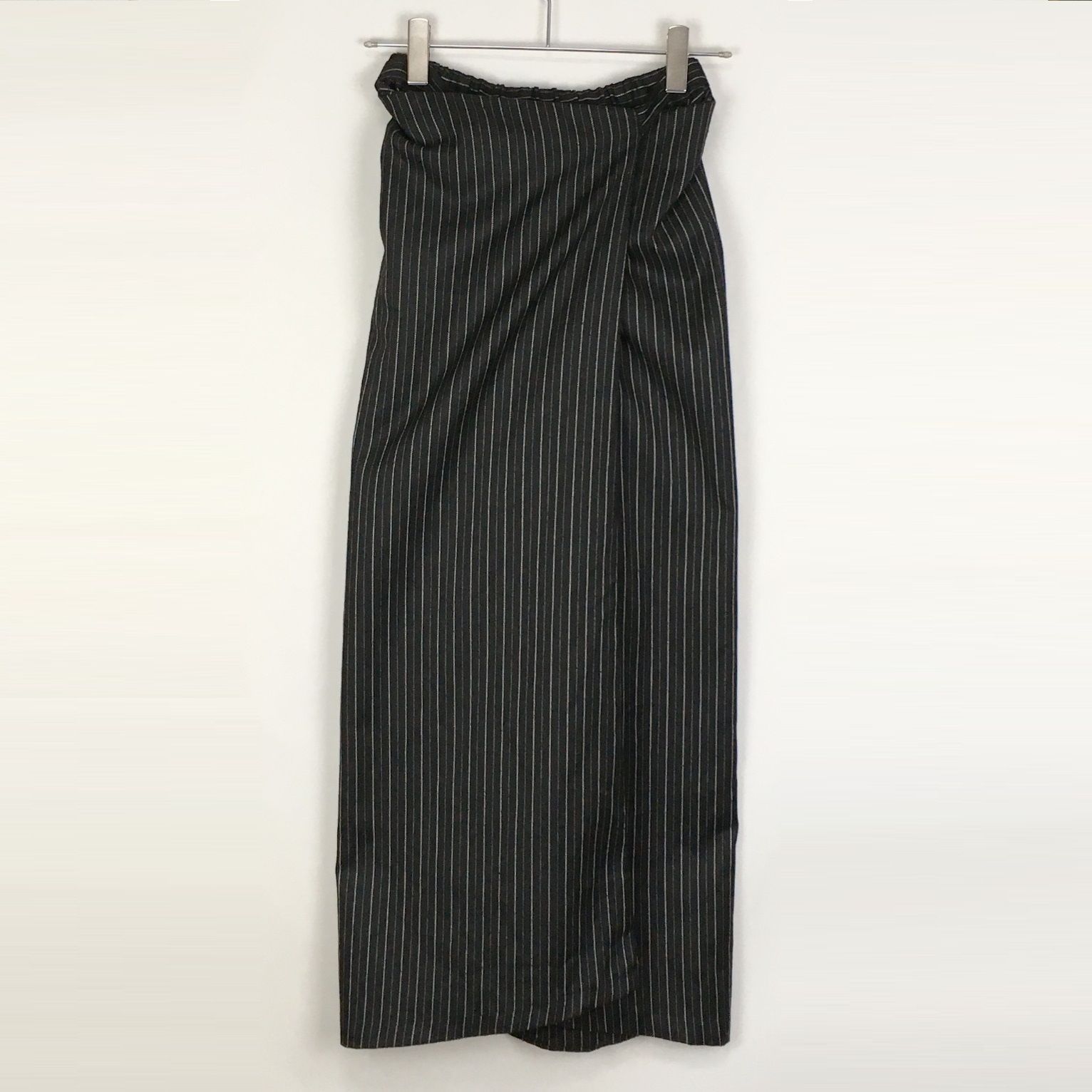 25年販売中　未使用　na.e 定価23,100円ストライプラップスカート na.e ナエ ストライプ ラップ風 ロングスカート 黒 - メルカリ