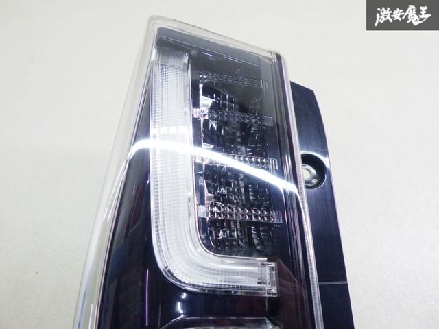 点灯OK！】ダイハツ純正 LA650S LA660S タントカスタム LED テール