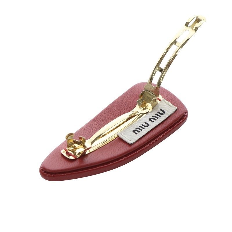 ミュウミュウ miumiu パテントレザー ヘアクリップ バレッタ ミュウミュウ miumiu パテントレザー ヘアクリップ バレッタ