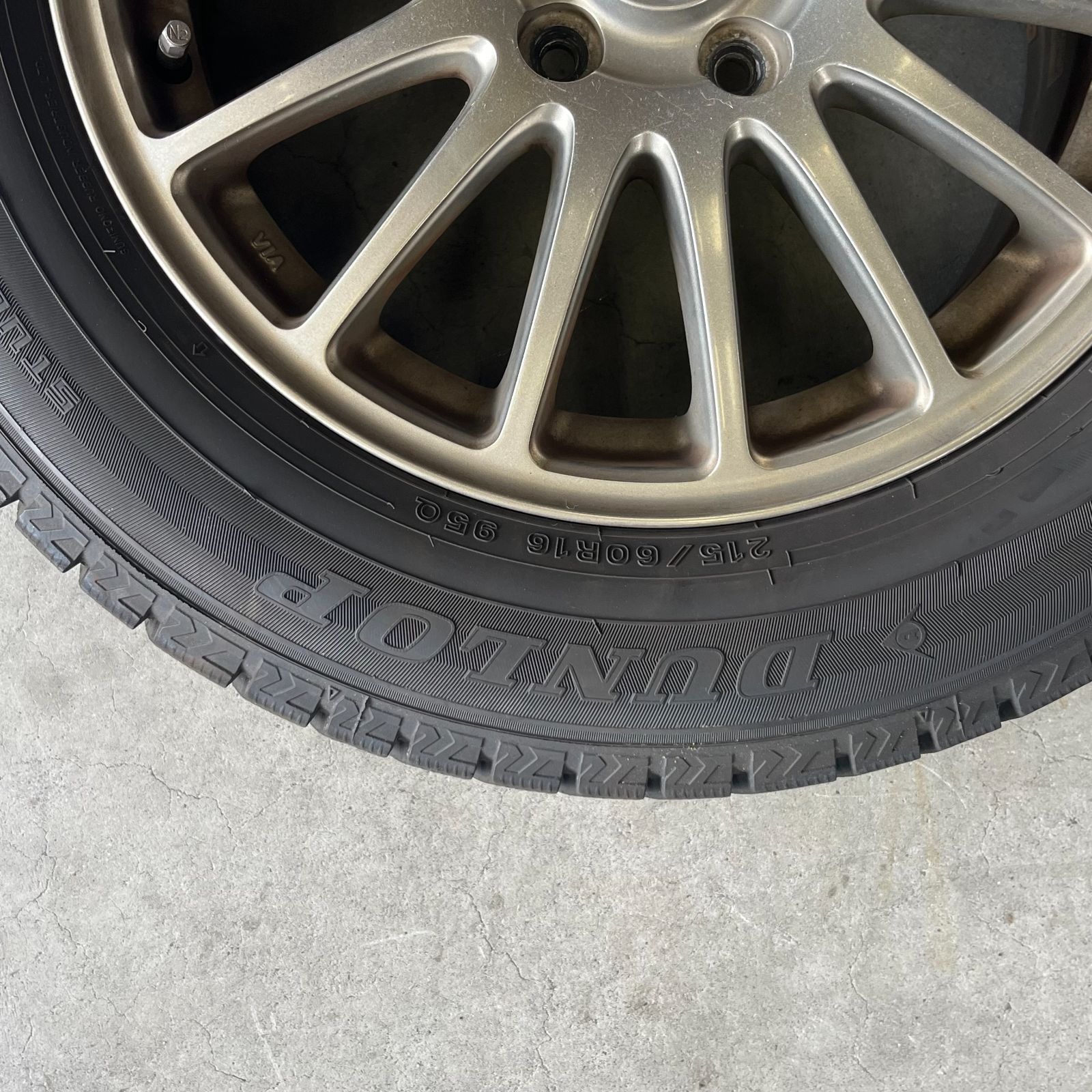 スタッドレスタイヤ