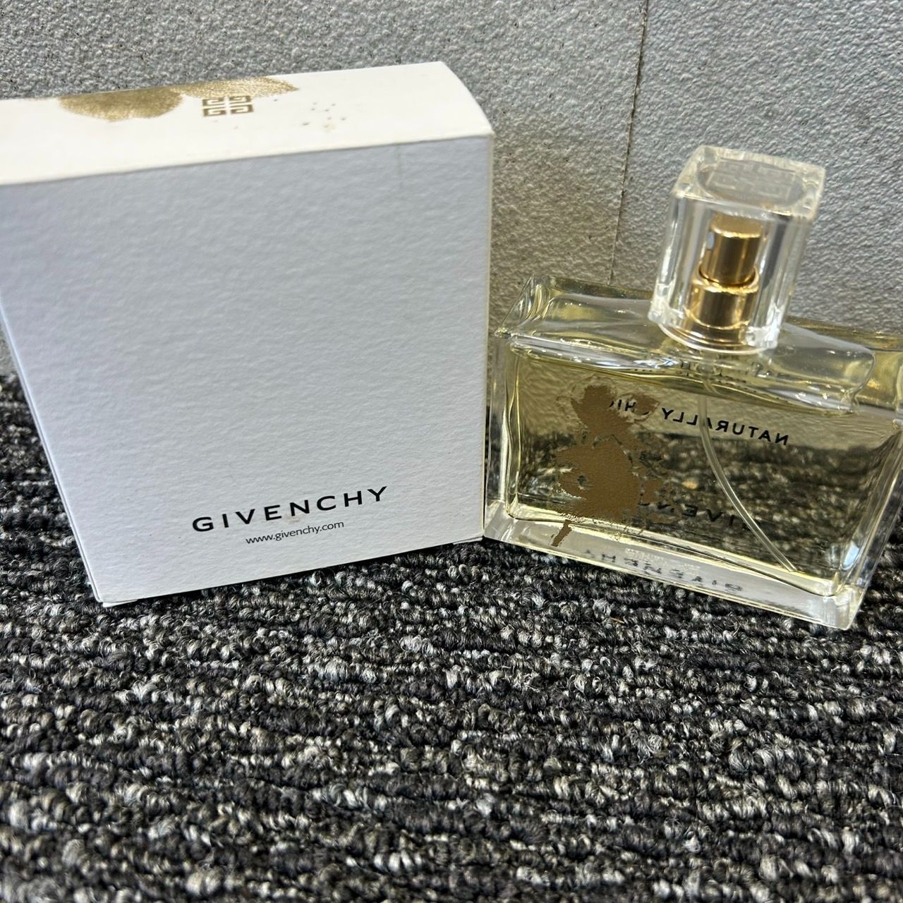 ジバンシィ ナチュラリーシック オードトワレ 50ml 【公式通販】