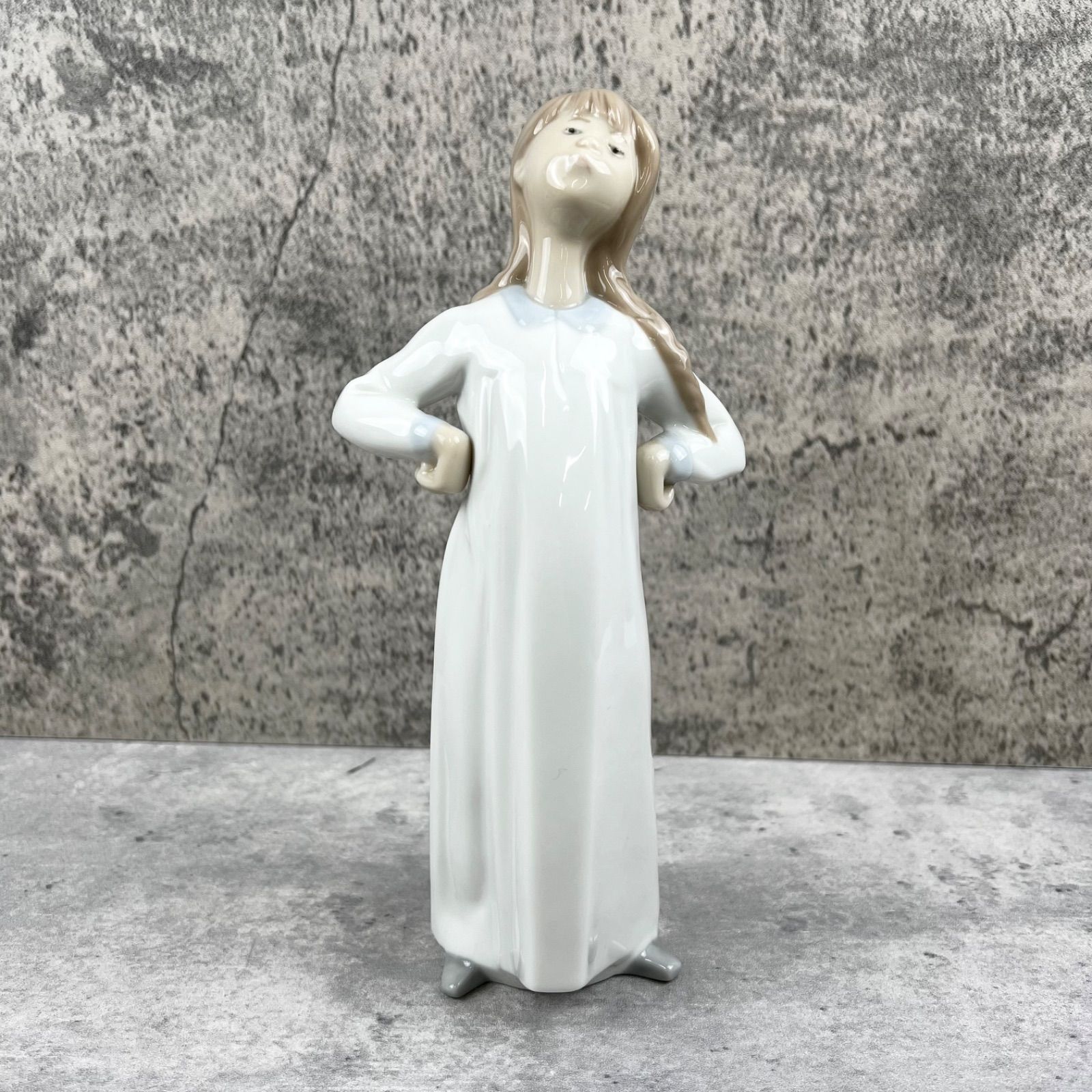 希少 リヤドロ ストレッチをする少女 4872 陶器人形 フィギュリン 少女