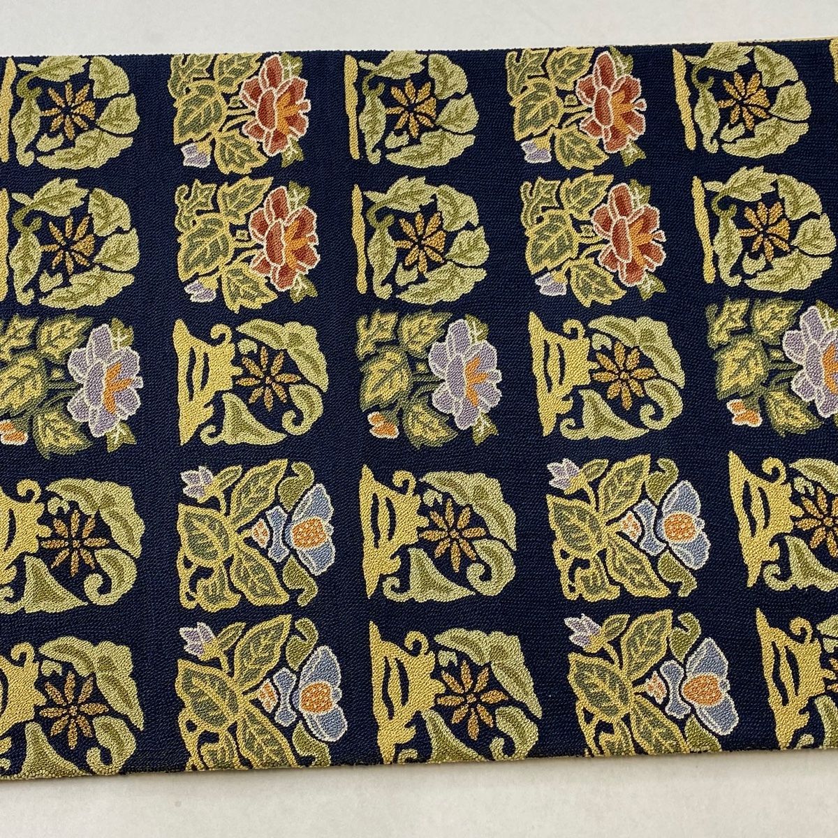 刺繍 六通 袋帯 金糸 正絹 未使用品 袋帯 逸品 草花 相良刺繍 金糸 紺色 六通 正絹 【中古】 - メルカリ