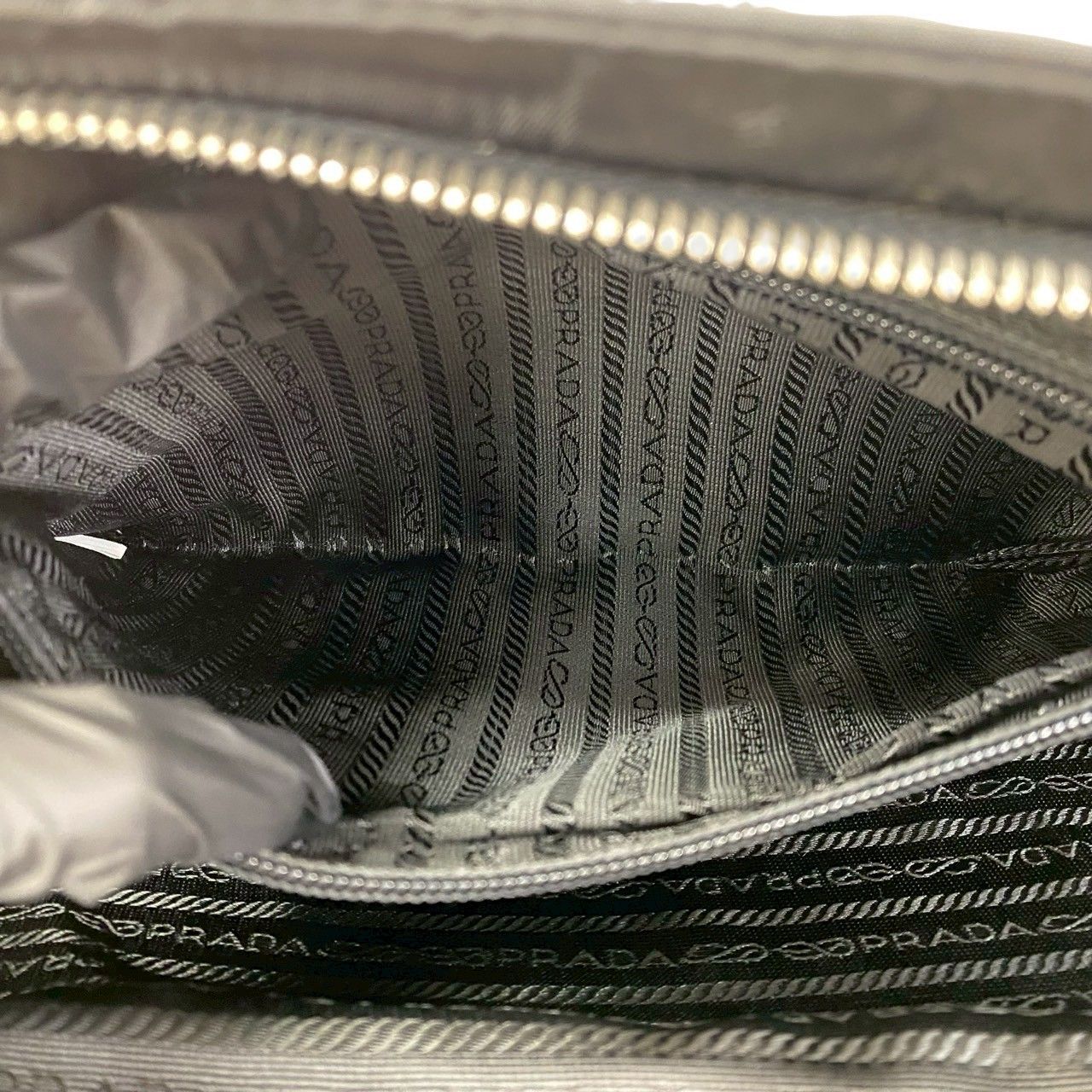 極 美品 袋付 PRADA プラダ 三角ロゴ 金具 ナイロン レザー 本革