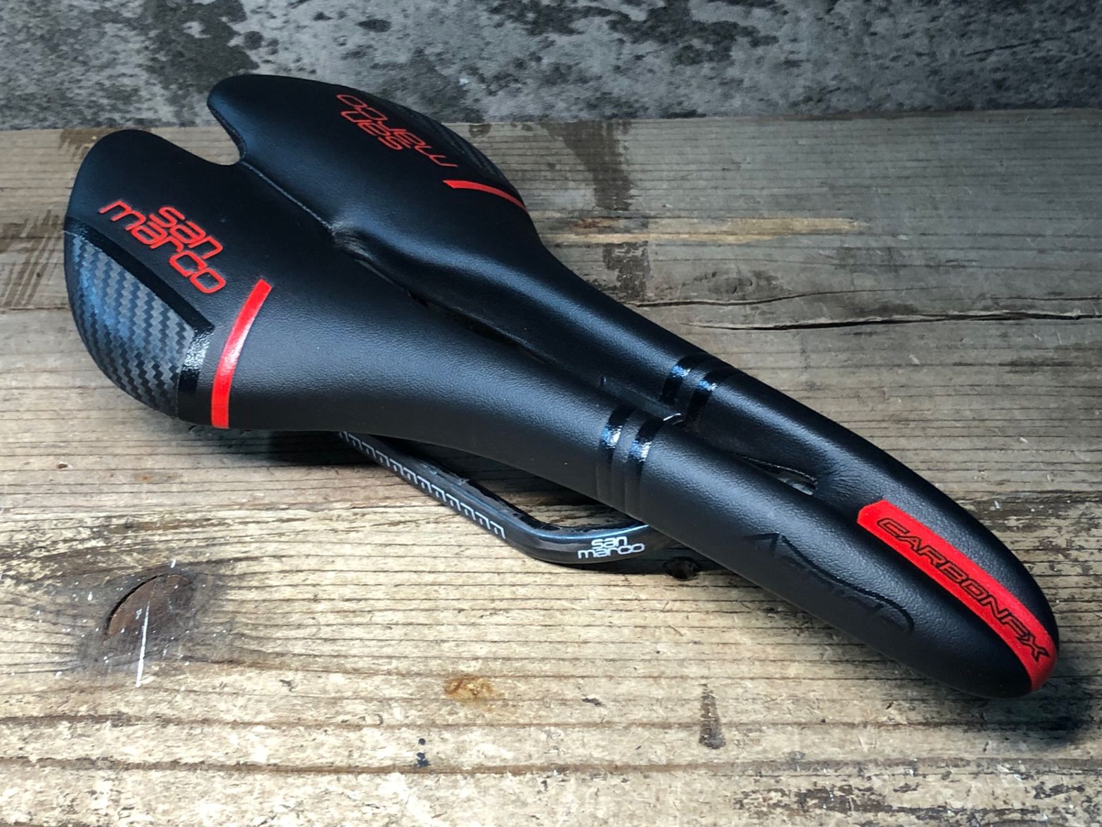 JJ502 セラサンマルコ selle sanmarco ASPIDE CARBON FX カーボンレール サドル 黒|赤