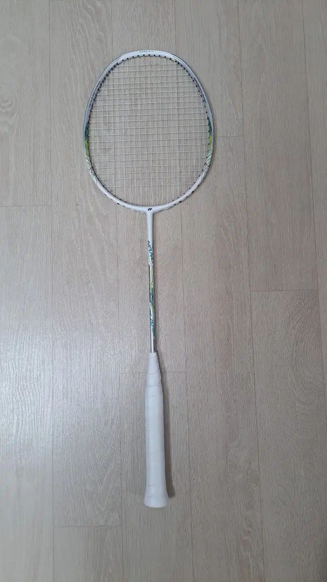 YONEX
