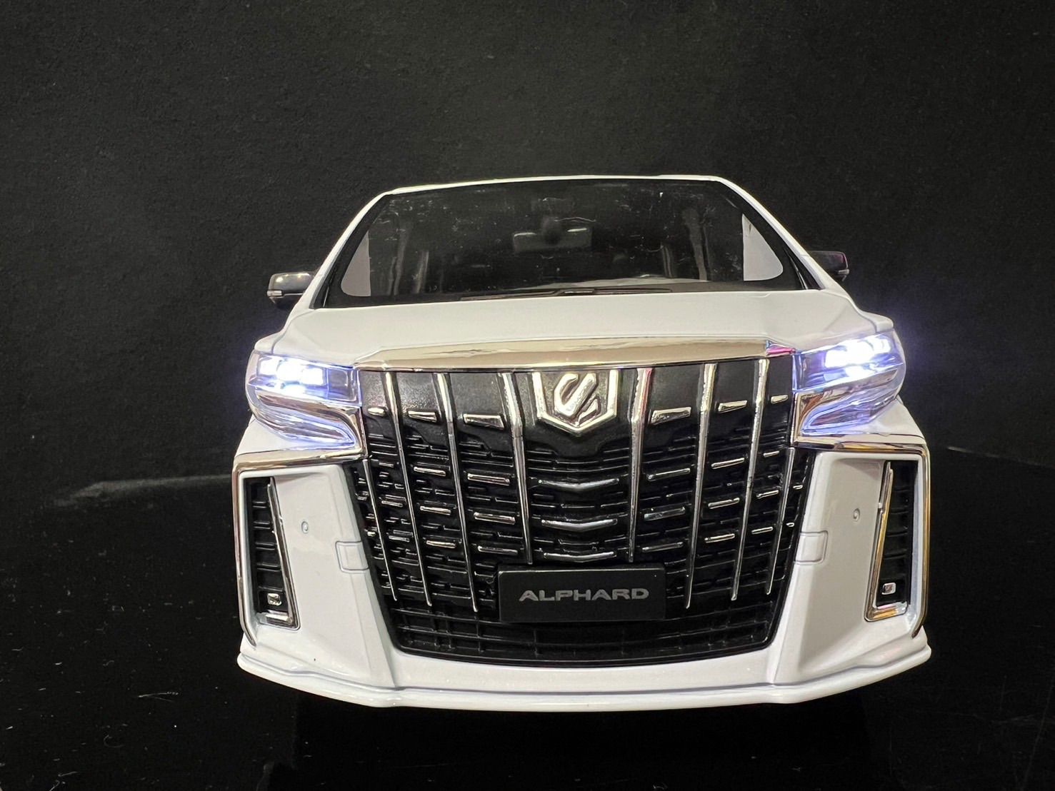 トヨタ TOYOTA アルファード 1/18 ミニカー ホワイト H171 トヨタ TOYOTA アルファード 1/18 ミニカー ホワイト H171