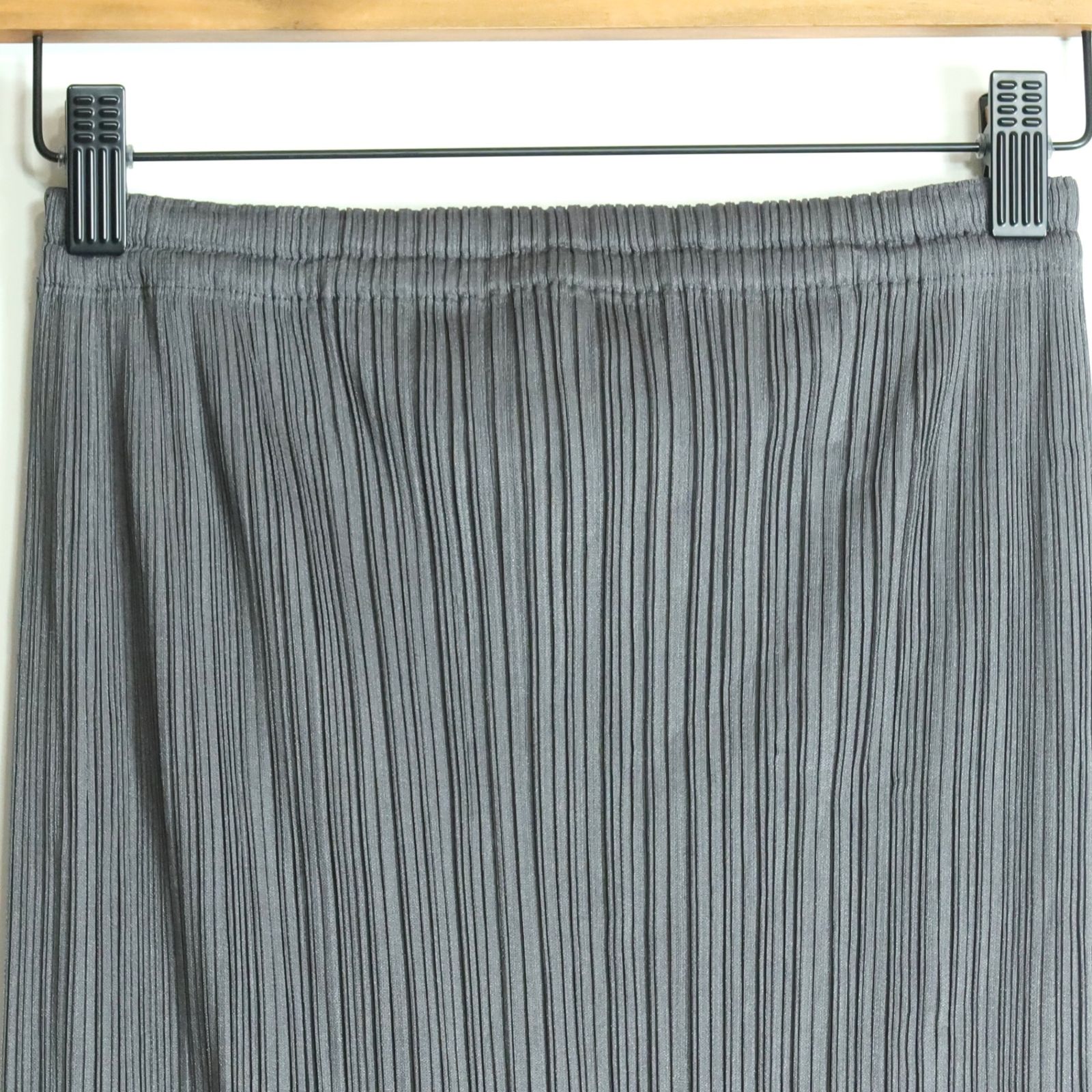 プリーツプリーズ　BASICS スカート　グレー　サイズ1 BASICS – ISSEY MIYAKE ONLINE STORE
