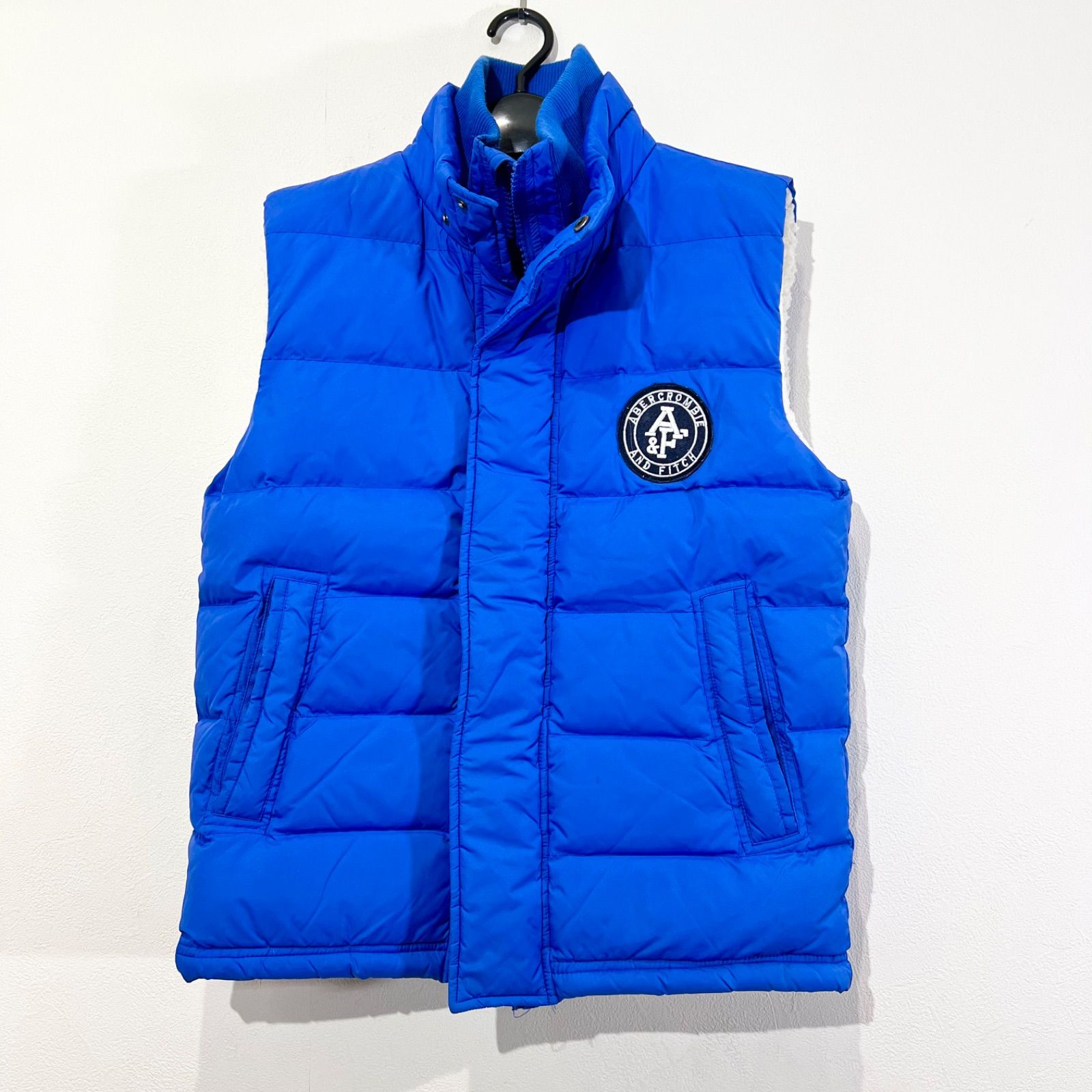Z1083 Abercrombie u0026 Fitch アバクロンビーアンドフィッチ ダウンベスト ジャケット フード付き ブルー メンズ Sサイズ