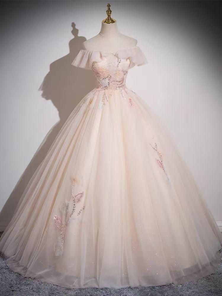 ♡】桜の影、軽やかに：現代的なウェディングドレス、夢のように