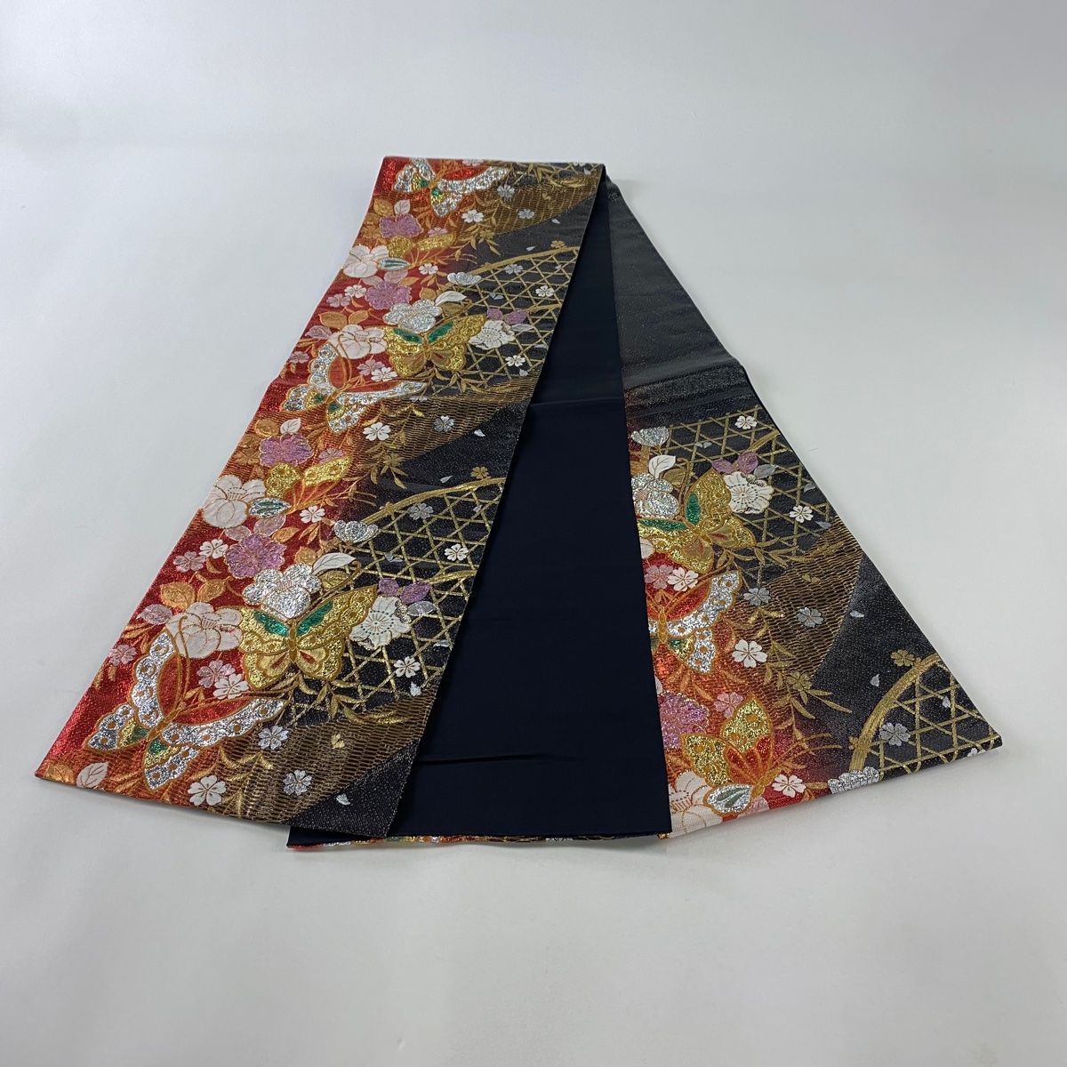 袋帯 秀品 振袖向き 蝶 草花 箔 金糸 赤 六通 正絹 【中古
