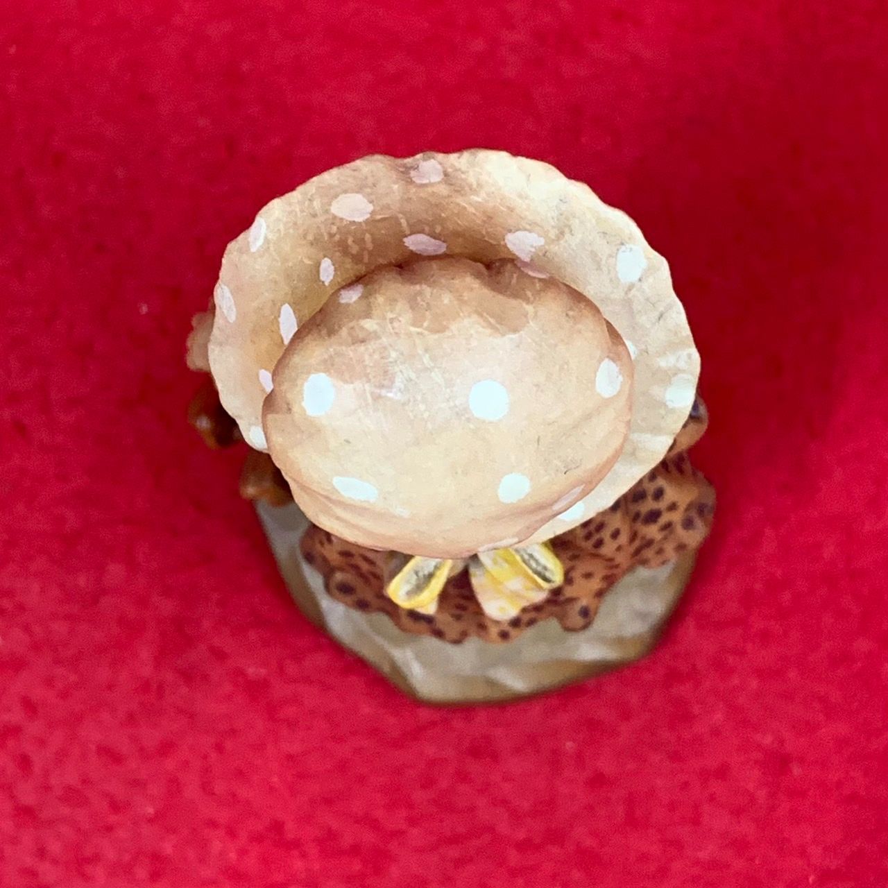 アンリ人形 木彫り サラケイ Feeding the chicken 10cm Anri イタリア