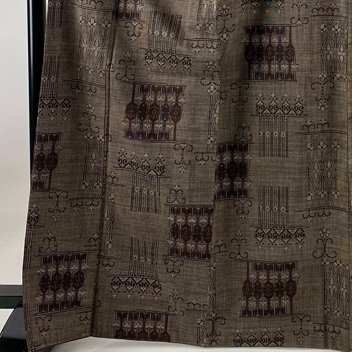 本場大島紬　泥大島　裄67 未使用品　証紙付き　美品　焦茶　花模様【Ｏ6】 本場大島紬 泥大島 裄67 未使用品 証紙付き 美品 焦茶 花模様【O6