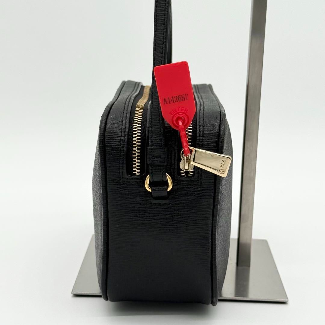 【極美品】FURLA LILLI カメラバッグ ショルダーバッグ シンプル 極美品 FURL(フルラ) lilli キルティングカメラショルダーバッグ