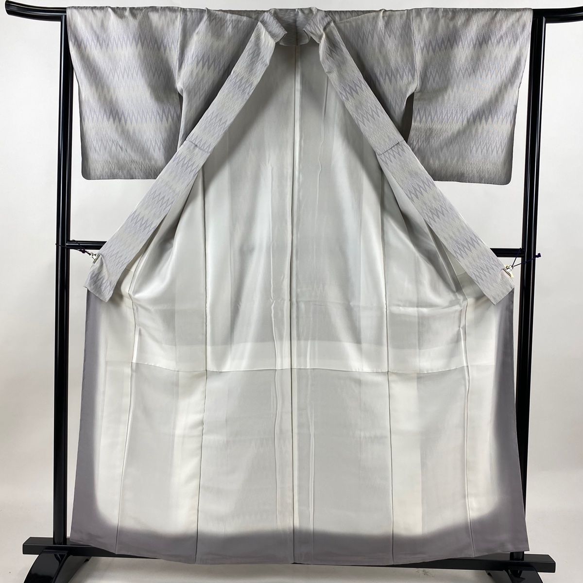 お召 身丈162cm 裄丈65cm M 単衣 幾何学模様 灰色 正絹 逸品 【中古  