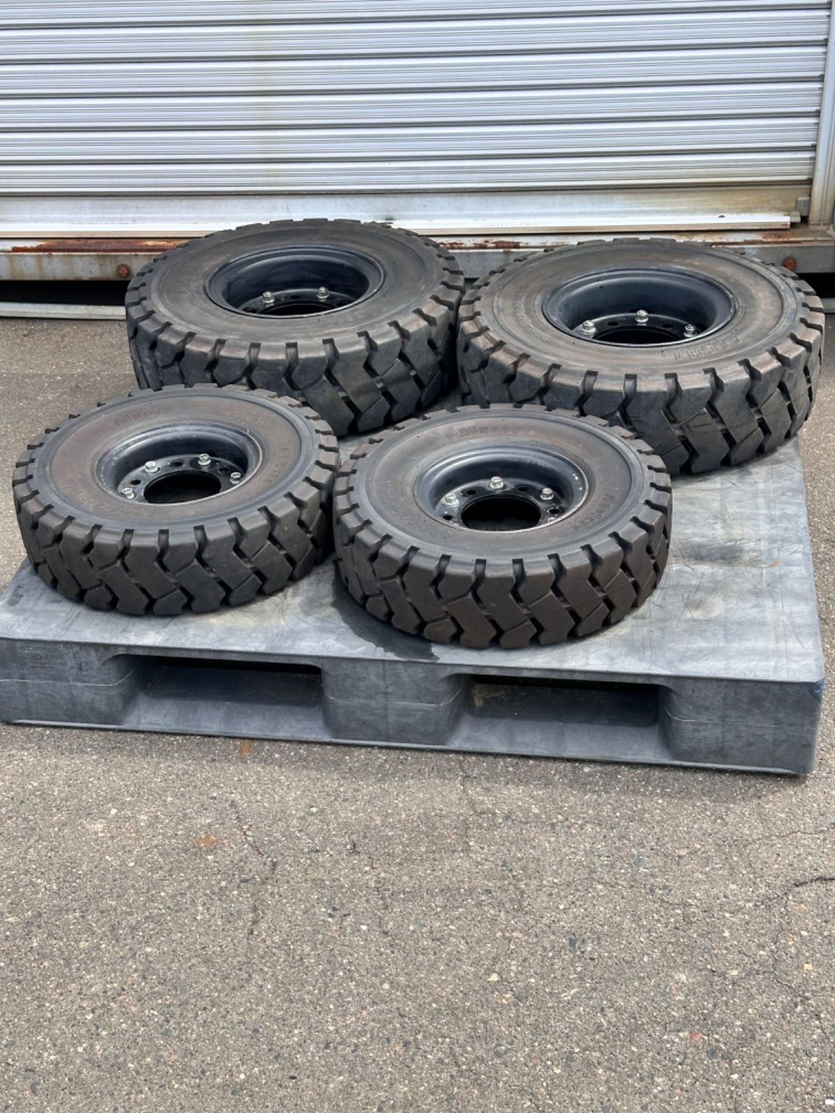 4本セット フォークリフト 用 トヨタ ノーパンク タイヤ