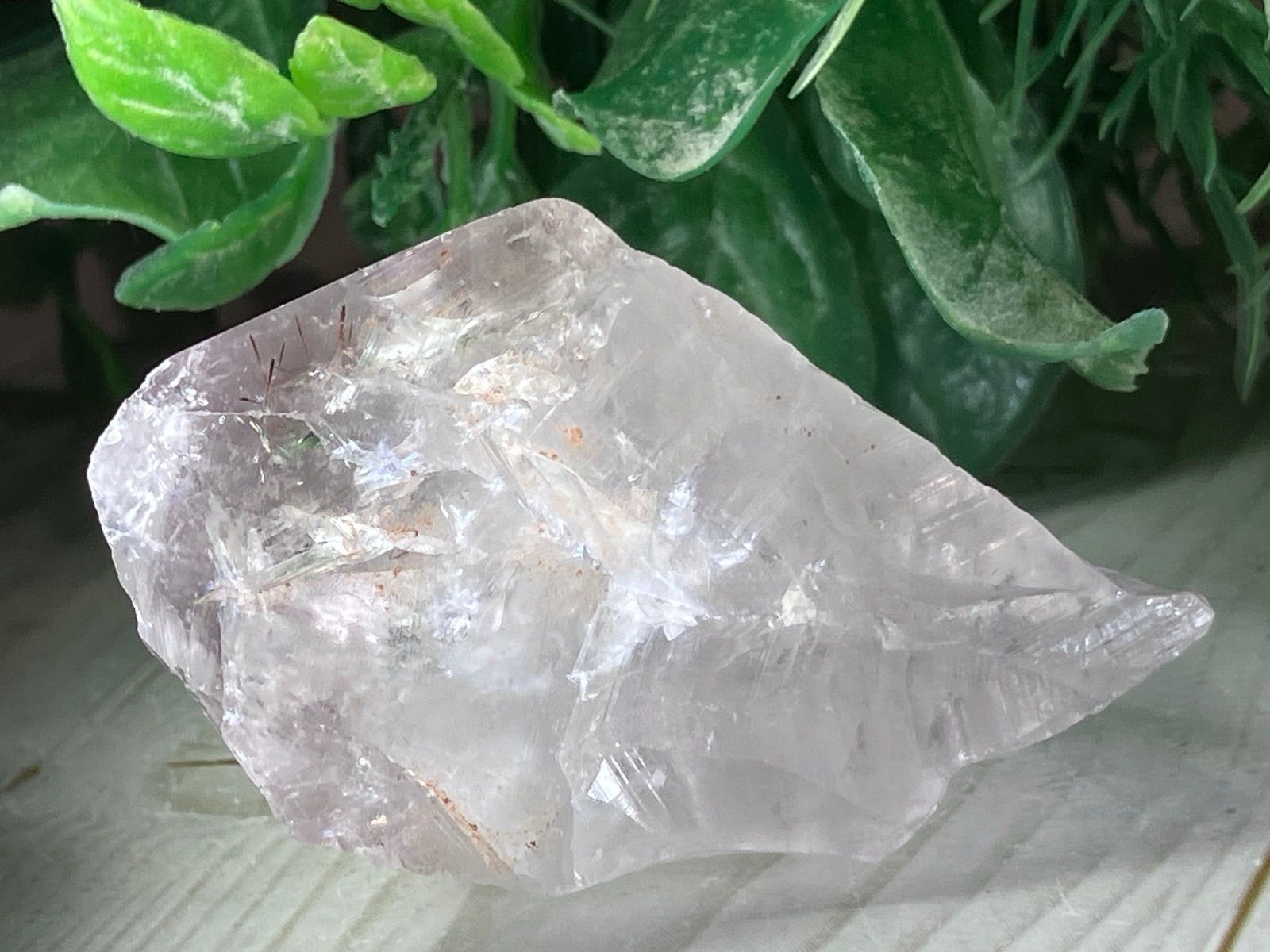 カコクセナイト レインボー ラベンダー アメジスト 結晶 原石 ラフ