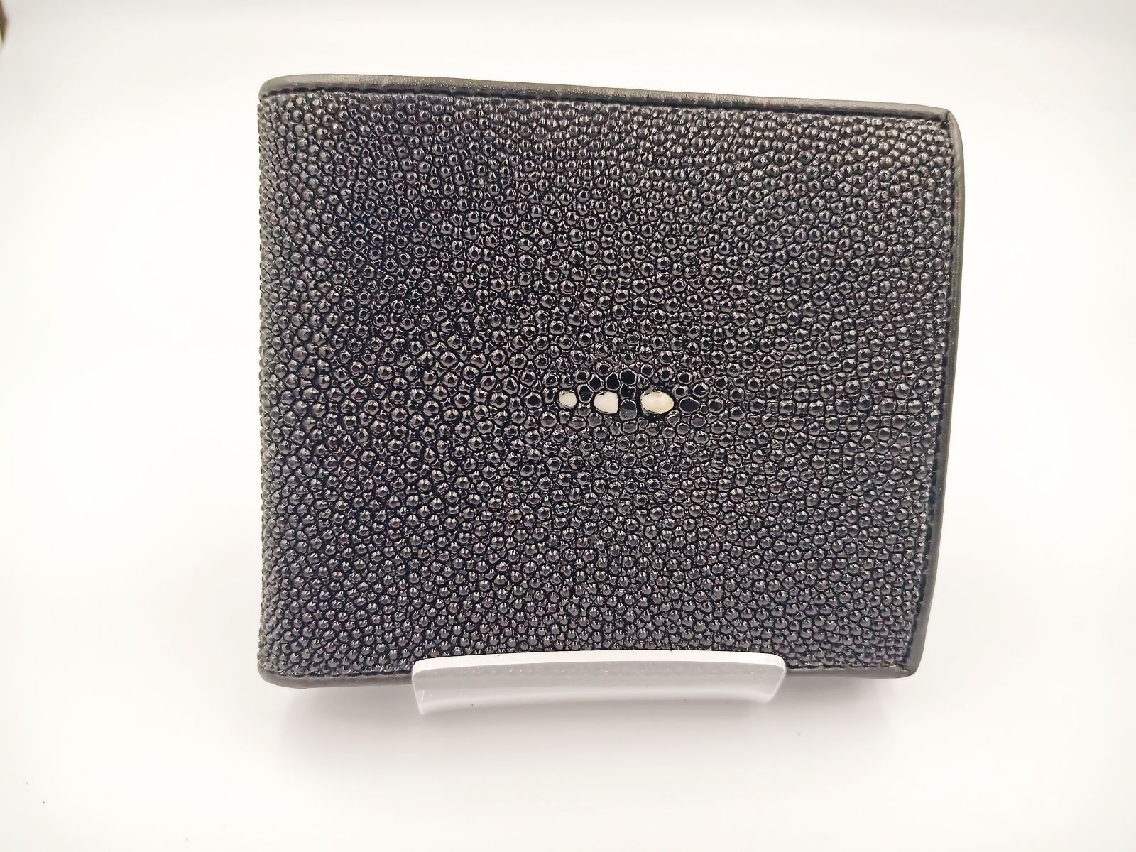 高級品・上質】２つ折り財布 ガルーシャ キャビア ブラック - メルカリ