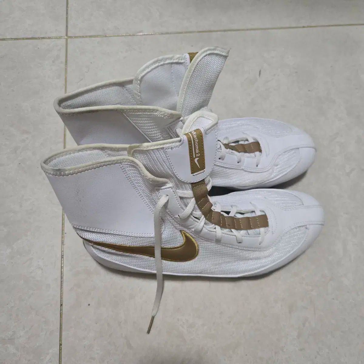 ナイキ マチョマ 2 ボクシング シューズ 白|金 11M
