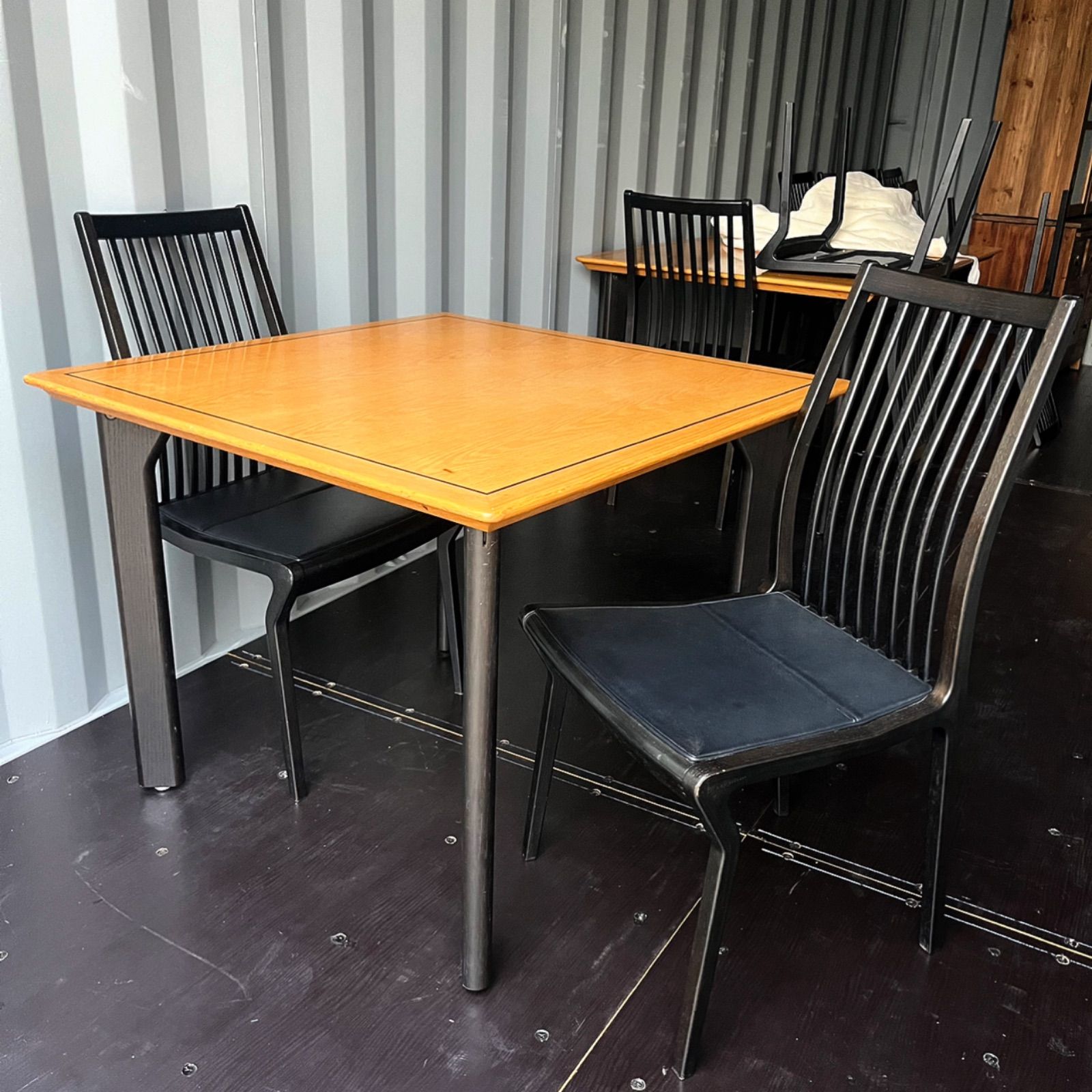 取付無料！天童木工 北欧モダン風正方形ダイニングテーブル