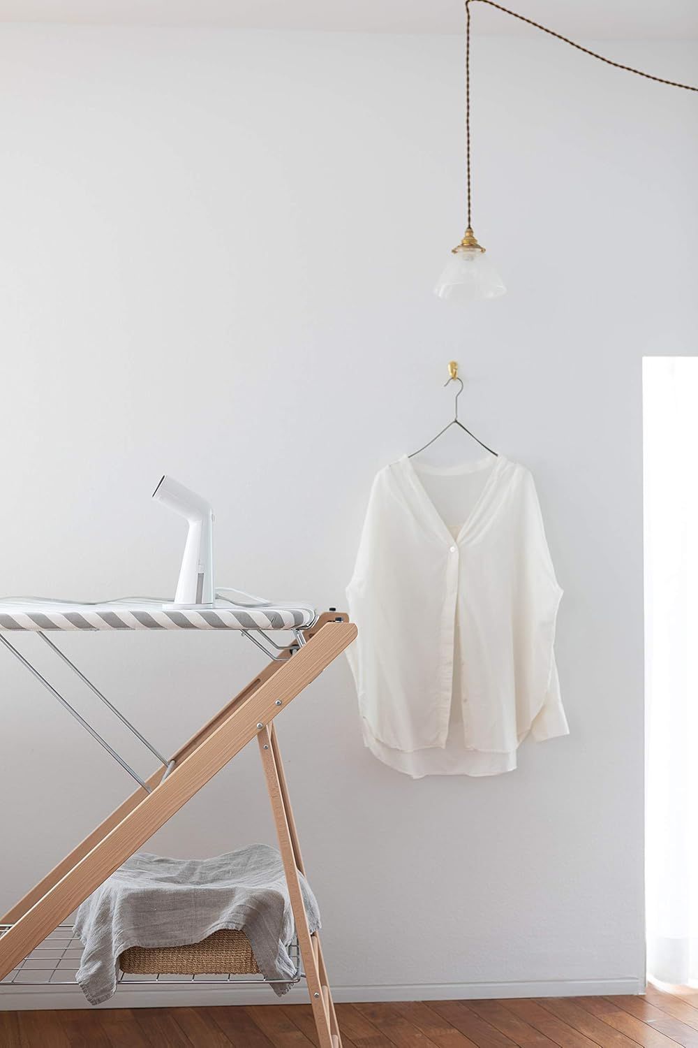 ±0 プラスマイナスゼロ ハンガースチーマー スタイルスチーマー スチームアイロン ハンガーにかけたまま 衣類スチーマー ハンディスチーマー ハンディアイロン スチーマー 吊るしたまま シワ伸ばし 除菌 脱臭 コンパクト ホワイト XRS-D010 W WWW_KANDAIZUMI_COM