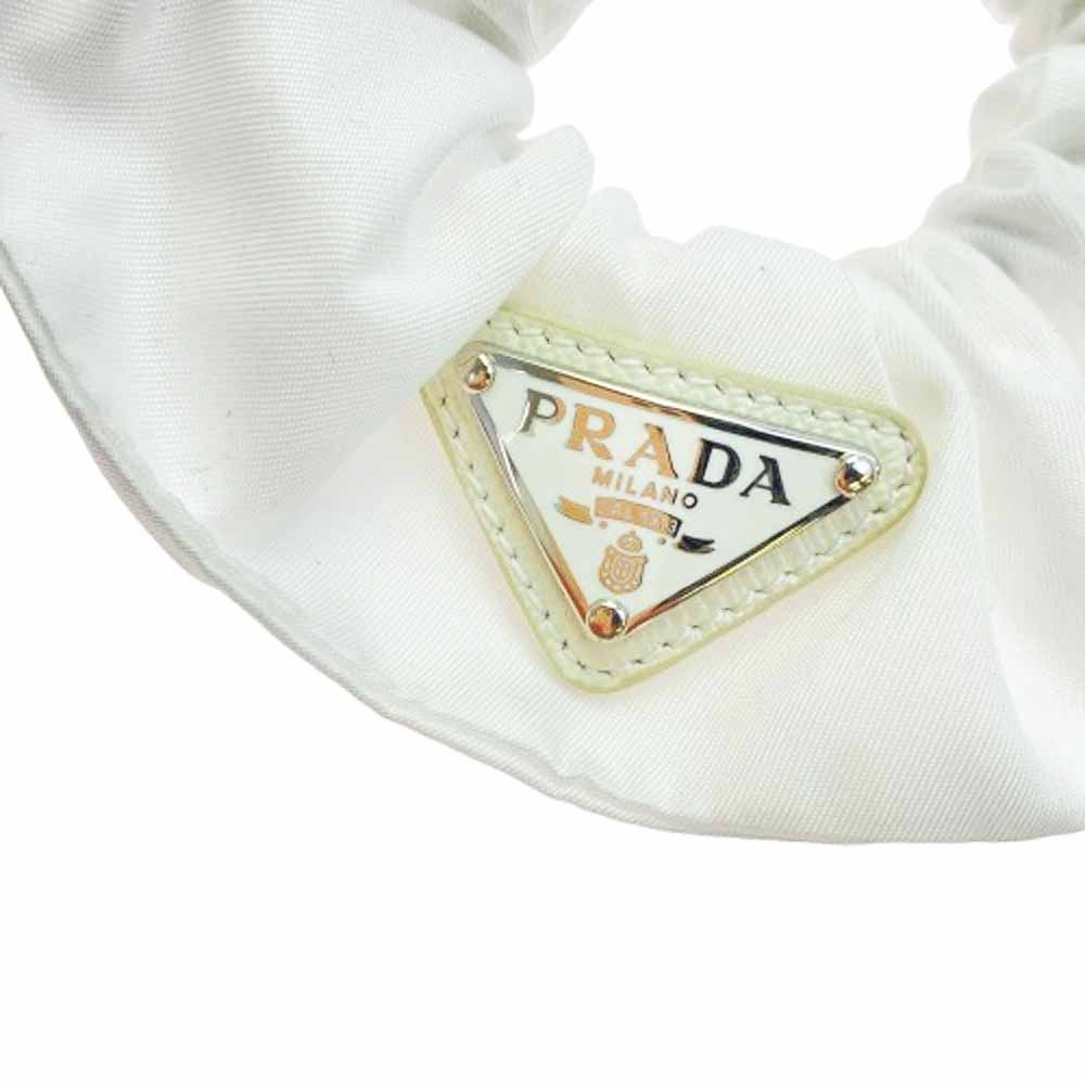 ♦PRADA♦トライアングルロゴ Re-Nylon シュシュ☆ PRADA プラダ Re-Nylon トライアングルロゴプレート シュシュ