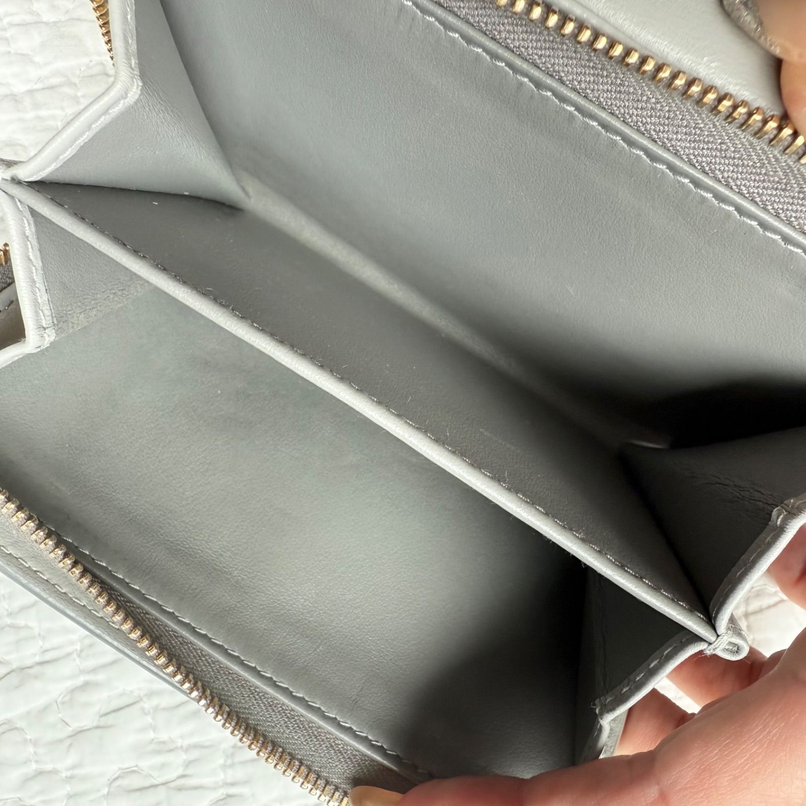 美品 miu miu 三つ折り財布 リボン 3つ折り財布 ミュウミュウ ロゴ