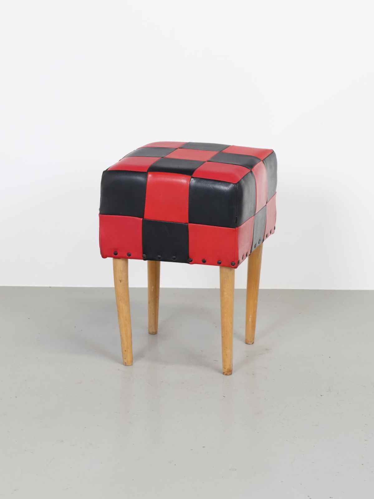 展示品 クラッシュゲート ノットアンティークス スツール ピップⅡ mo b 展示品 クラッシュゲート ノットアンティークス スツール ピップ