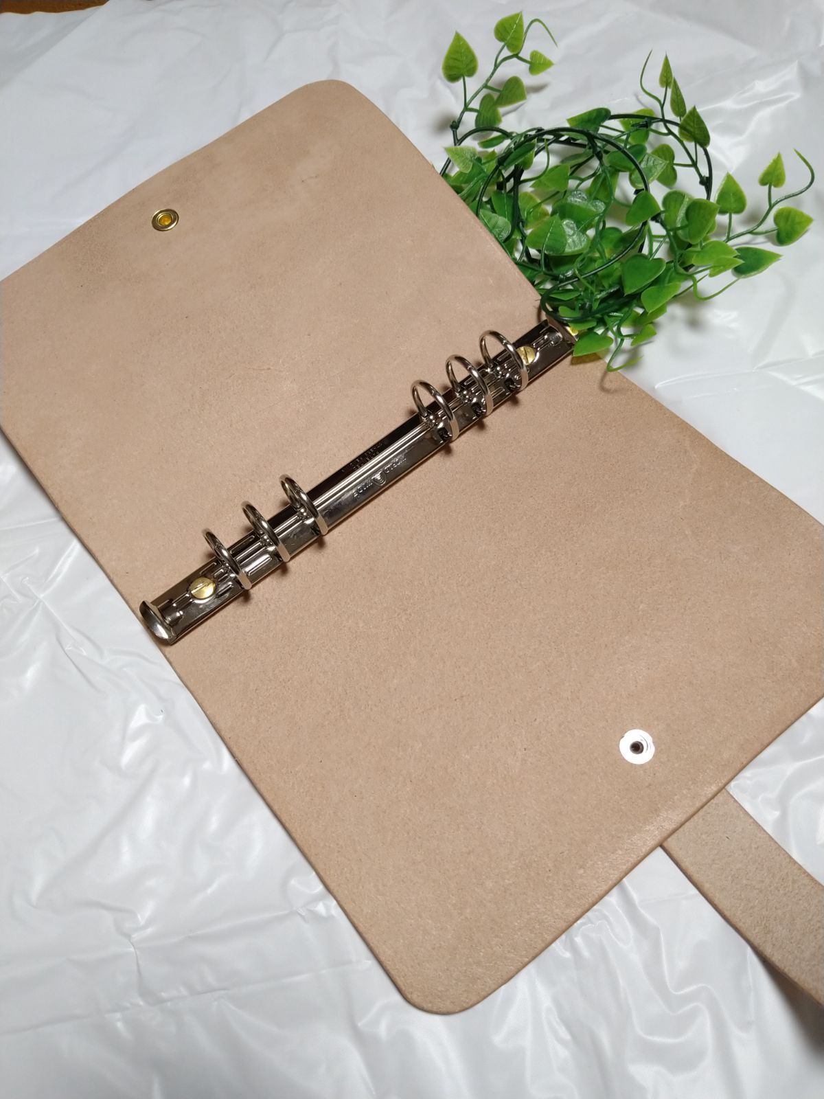 【真鍮と本革のルーズリーフバインダー　A5】ルーズリーフファイル　レザー　ヌメ革 真鍮と本革のルーズリーフ バインダー A5】ルーズリーフファイル