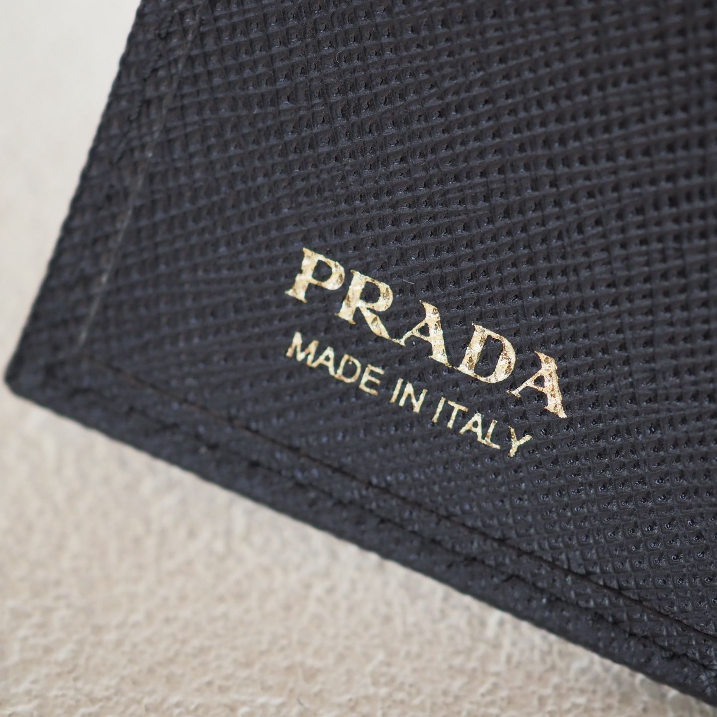 2022SS未使用極美品 プラダ PRADA サフィアーノ トライアングルロゴ 