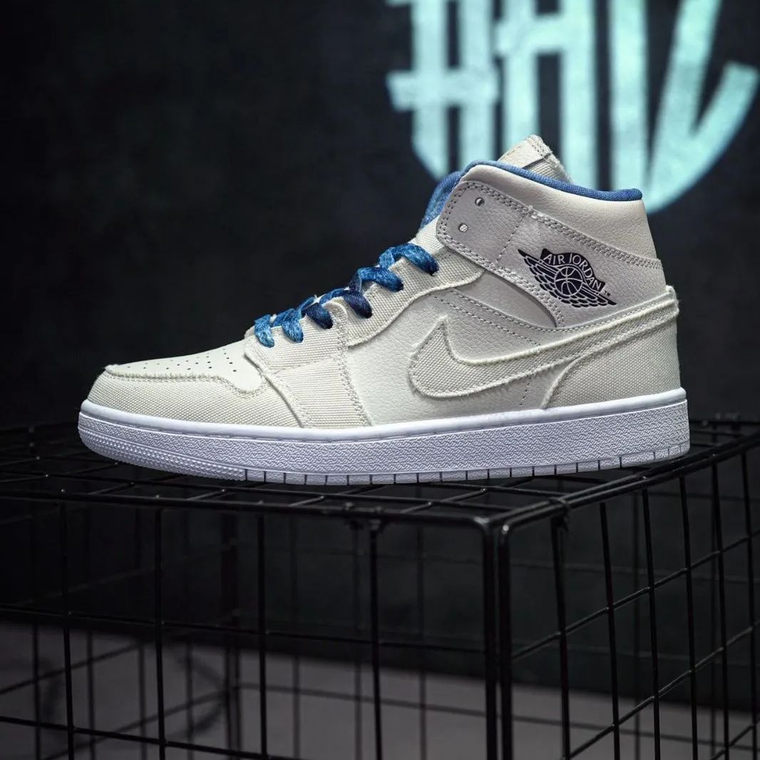 未使用 NIKE WMNS AIR JORDAN 1 MID SANDDRIFT/INDIGO ナイキ ウィメンズ エアジョーダン1 ミッド  サンドドリフト/インディゴ DM9126-104 - メルカリ