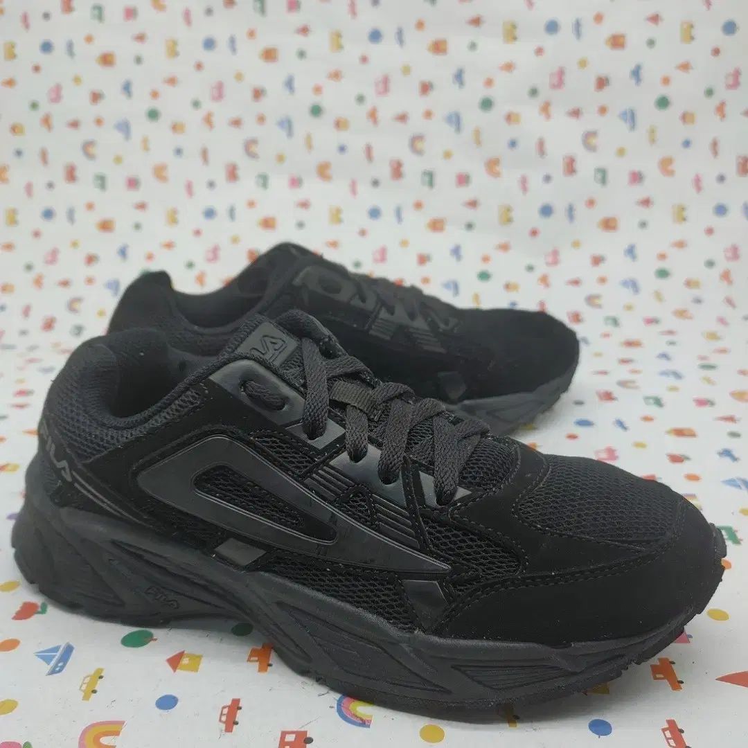 FILA(フィラ) 解読する スニーカー 250_