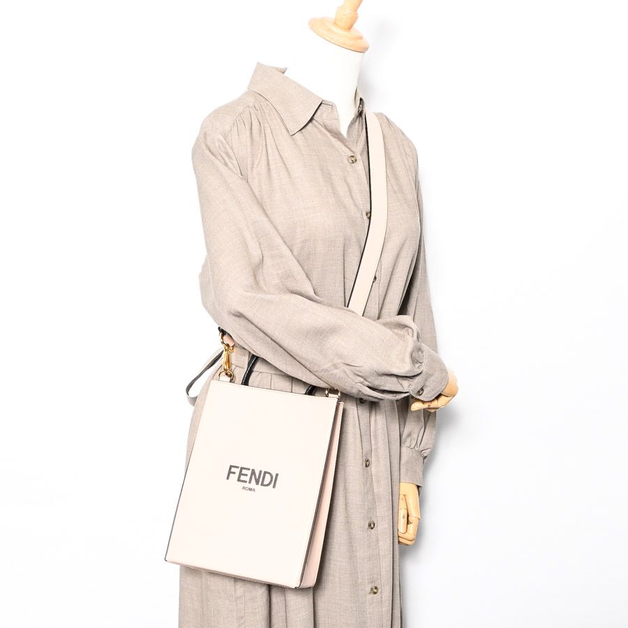 FENDI フェンディ