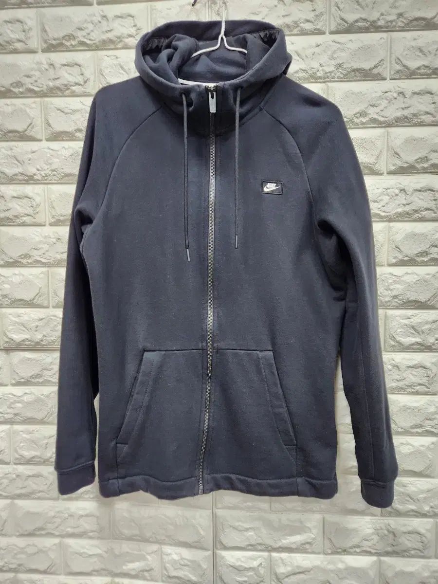 Nike(ナイキ） フード付き ジップアップパーカー ジャケット 95 サイズ