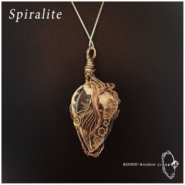 【正規 未使用】BVLGARIビッグロゴ刻印黒×金チャーム/ネックレスチェーン 正規 未使用】BVLGARIビッグロゴ刻印 黒×金チャーム/ネックレス