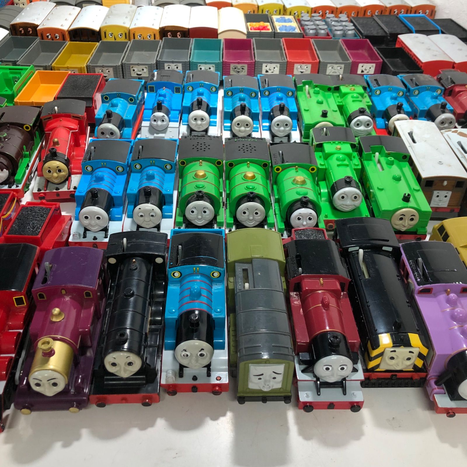 ☆TOMY プラレール きかんしゃトーマス 列車、貨車 大量 105台 まとめ 