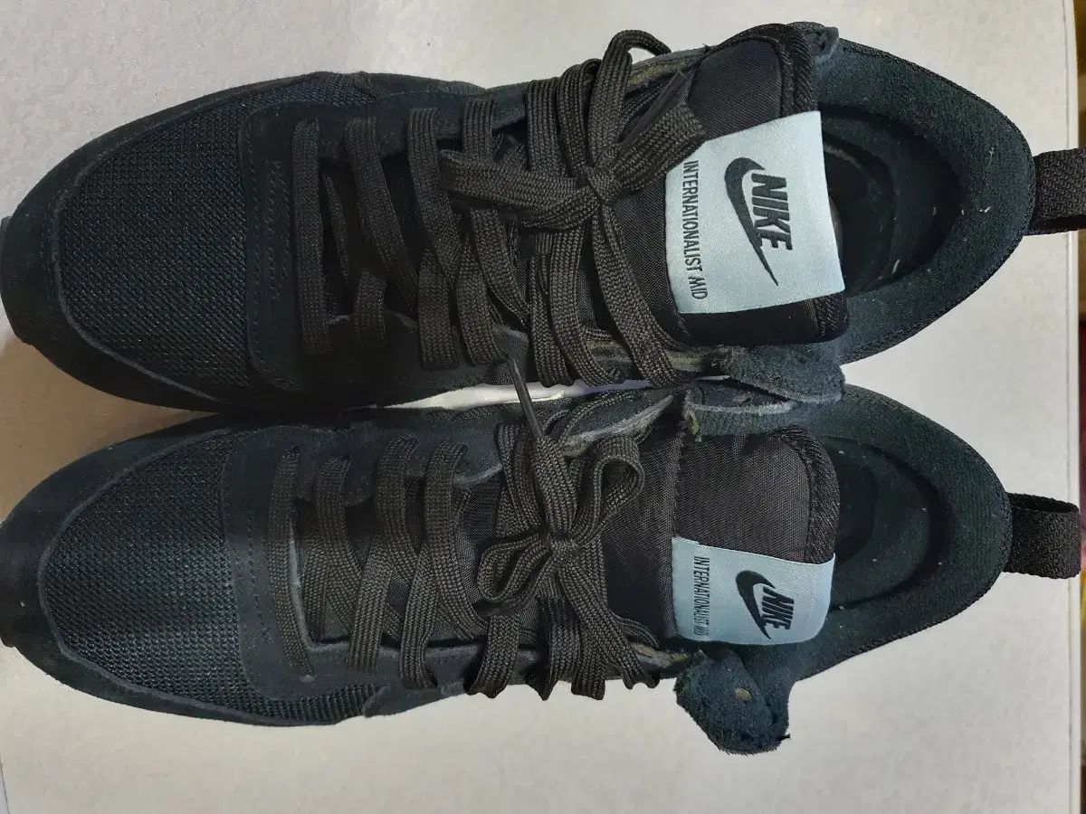 NIKE