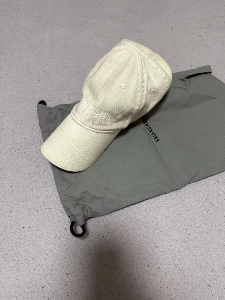 59L BALENCIAGA バレンシアガ ダーティ ボールキャップ