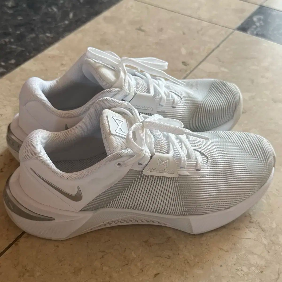 NIKE　メトコン10G　27センチ NIKE メトコン10G 27センチ - メルカリ