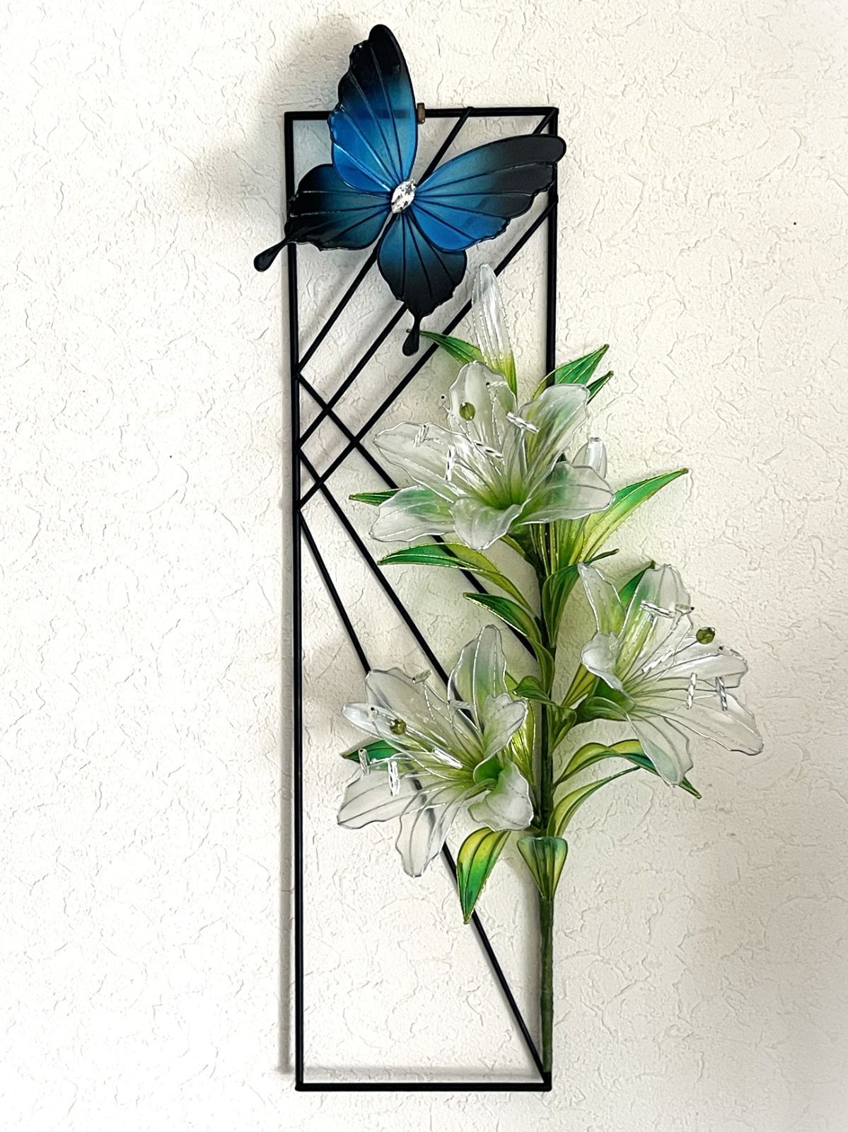 蝶が舞う百合のワイヤーフレーム【白×黄緑・インテリア・シルバー