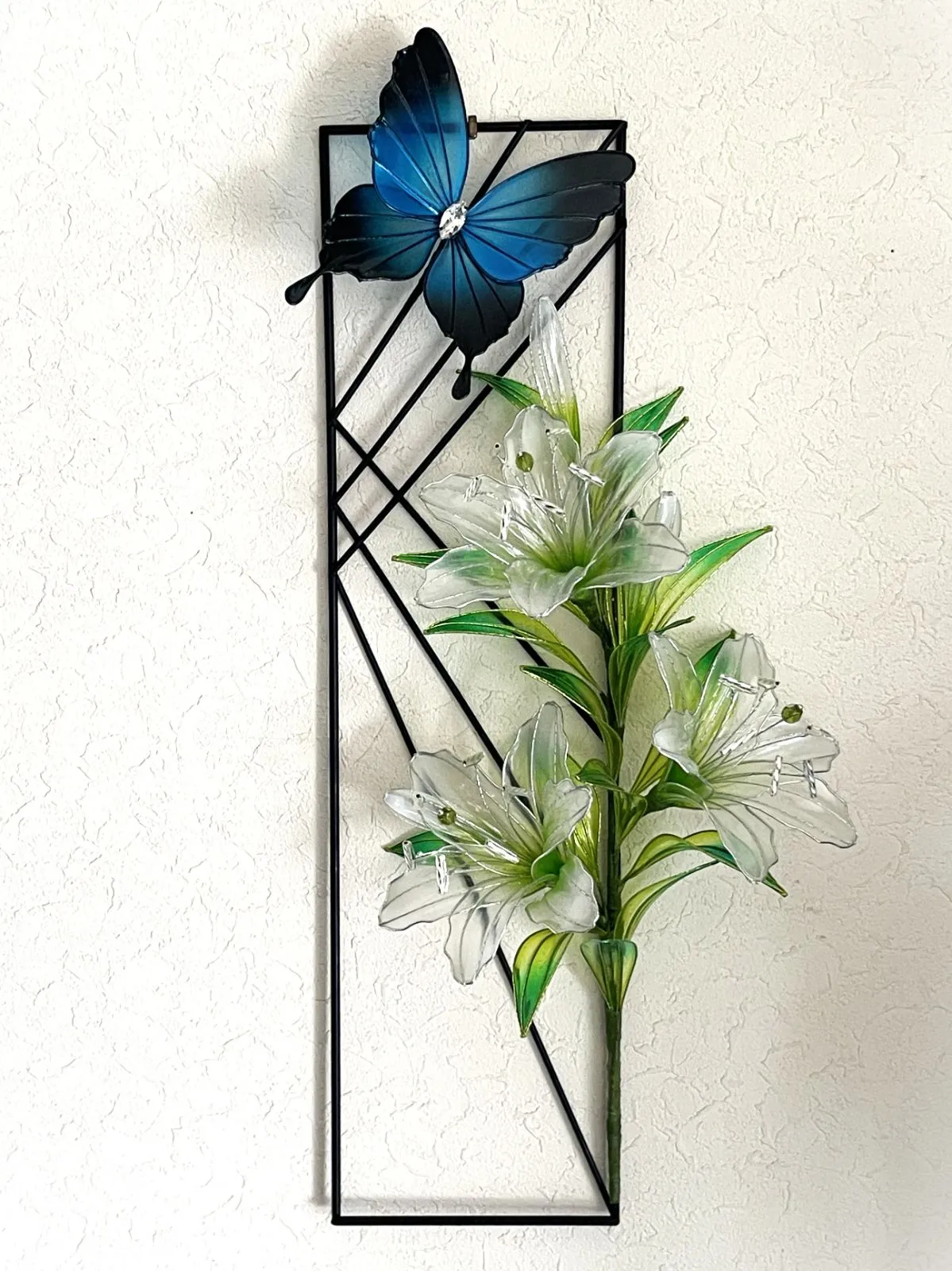 蝶が舞う百合のワイヤーフレーム【白×黄緑・インテリア・シルバー